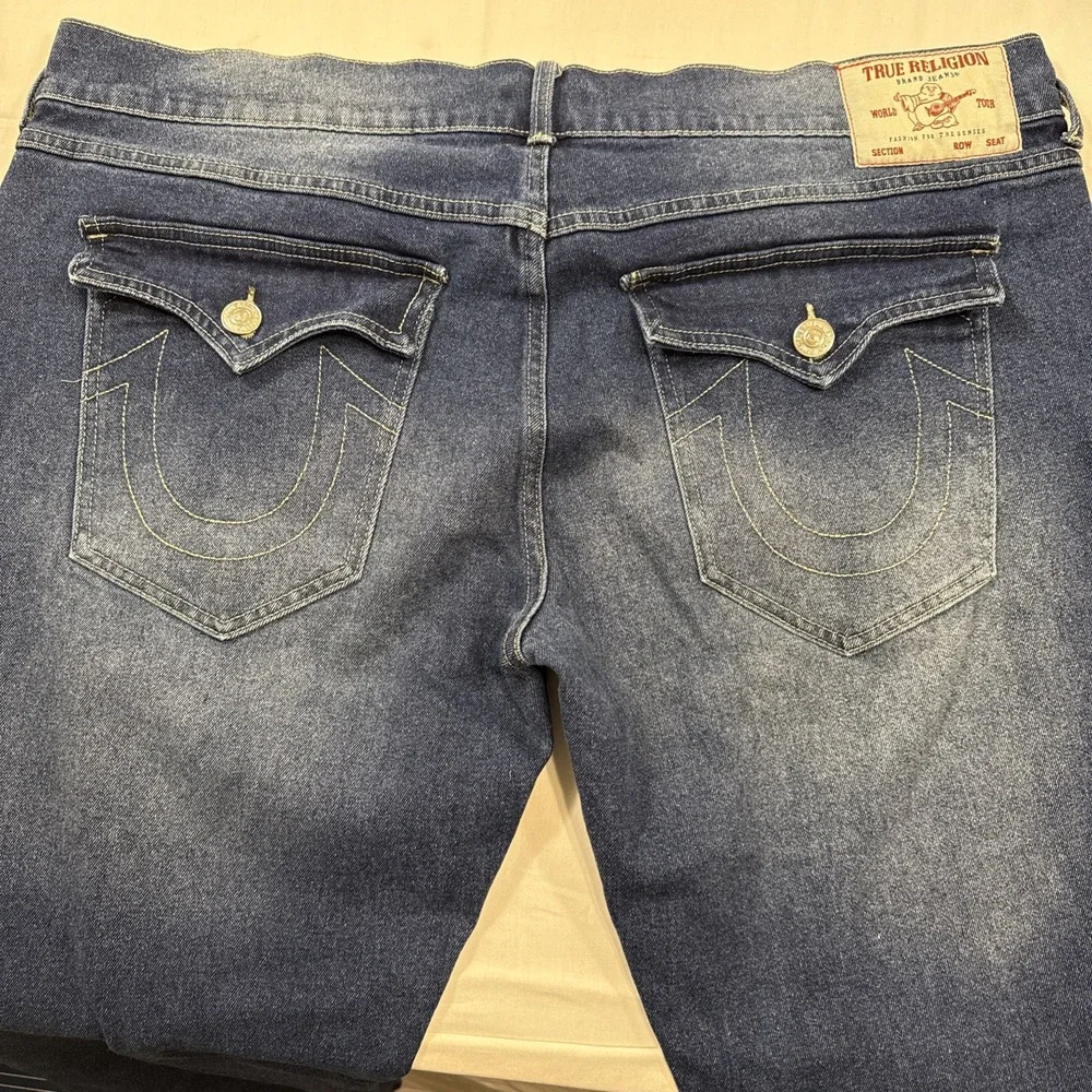 JEANS STRAIGHT RELAXED True Religion Ricky Mens 40x32 Dark Wash Flap WHISKERING